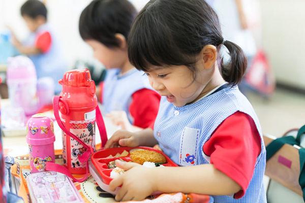 【你的育儿经】孩子回家有这3种表现，多半是在幼儿园“受委屈了”，家长要重视