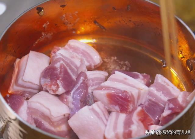 家中孩子爱吃的卤肉饭，荤素搭配，软烂营养，解馋的主食美味