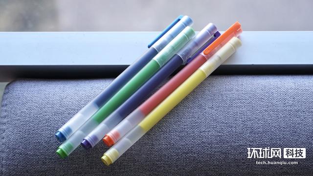 中性笔|小米巨能写多彩中性笔开箱：墨水余量一目了然