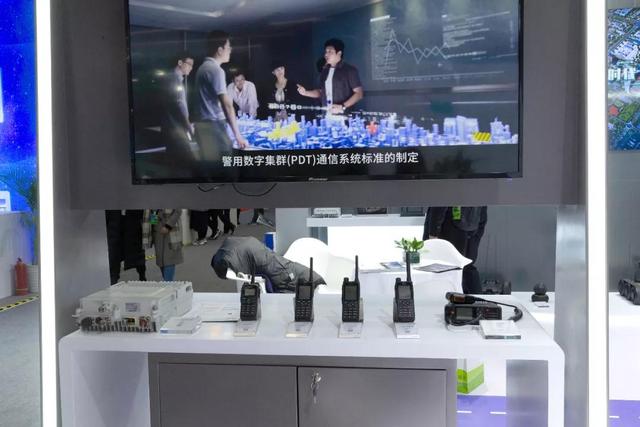 海能达携5G、AI等黑科技产品?亮相第十届警博会，迈向智领警务时代