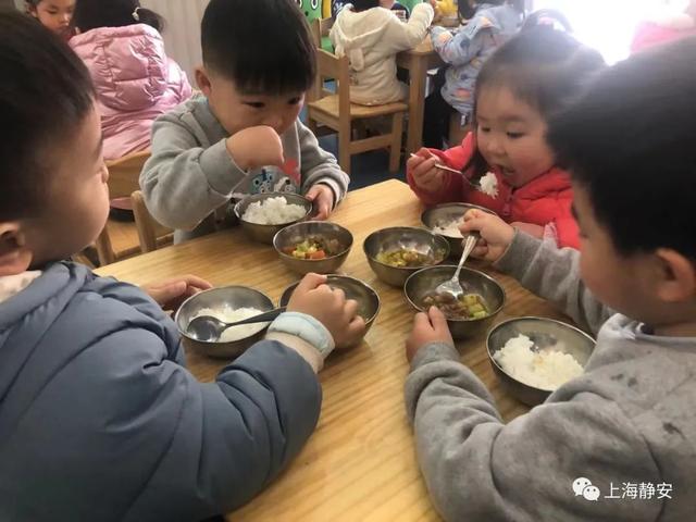 幼儿园|愁，孩子没人带？宝爸宝妈，静安14个街镇实现普惠性托育点全覆盖