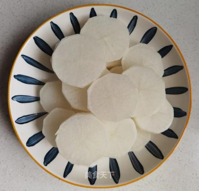 浇汁萝卜：冬日萝卜赛人参，软糯鲜香，比肉都好吃