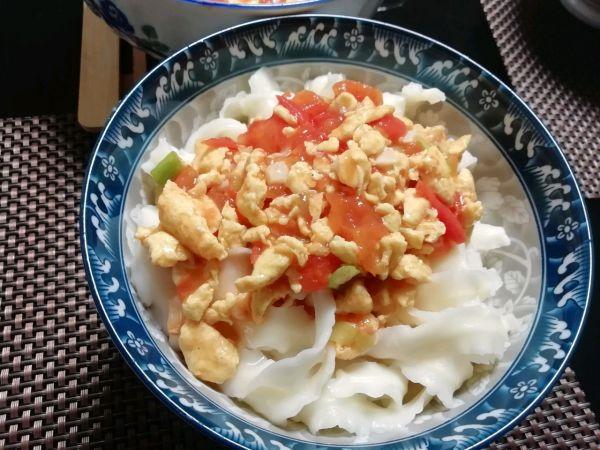 西红柿鸡蛋打卤面好吃下饭的小秘诀，快快学起来