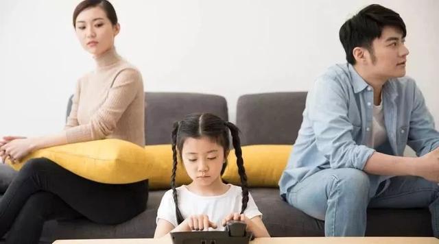 超级宝妈▲三种新型“暴力”正入侵中国式家庭，比打骂更伤娃，治愈要用一生