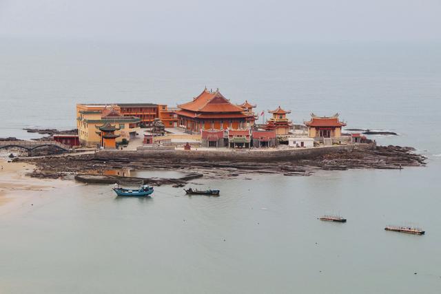 旅行柚子君■泉州有一座漂浮在海上的寺庙，其建筑更是堪称举世罕见