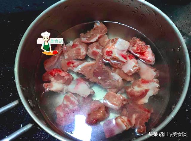 排骨此做法，不加一滴水，出锅鲜美到流口水，做一盘，儿子吃撑了