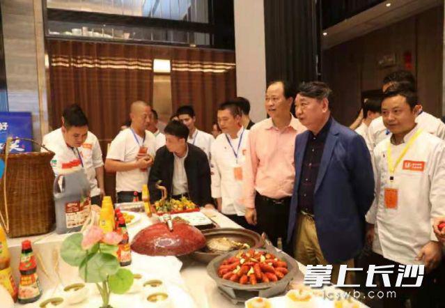 湘菜|继“一块五花肉”“一只鸭”的湘菜百味 张小春又将“小鲜”玩出百种花样