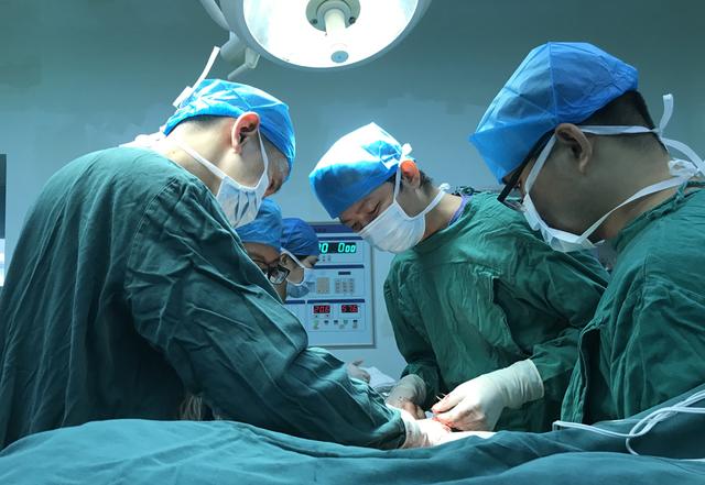 当选省级学术专委会副主委的他，为何扎根在东莞镇街医院工作？