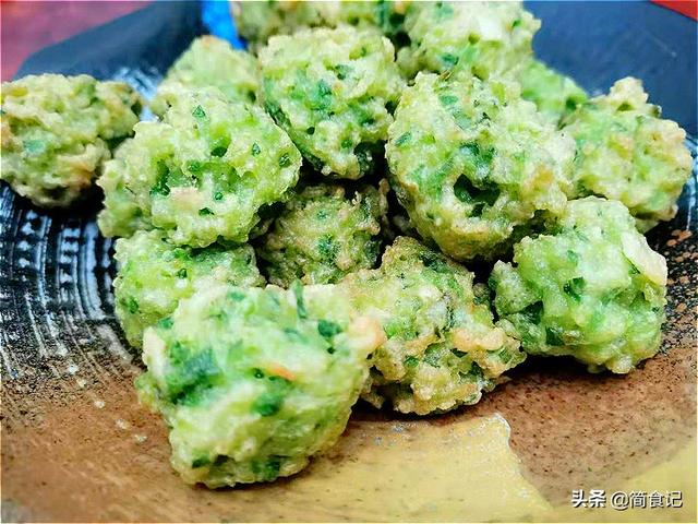 炸萝卜丸子时，用淀粉还是面粉？难怪不酥脆还油腻，很多人做错了