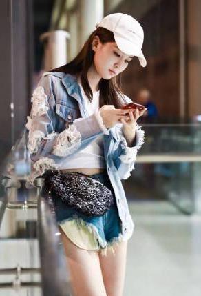 乔欣美炸了！穿超短热裤秀美腿，短到只能用热裤口袋遮重点！|影视交流地