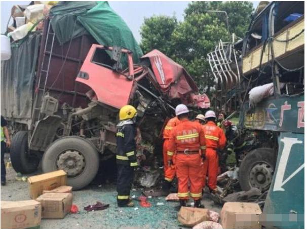 货车司机说出行规，宁愿撞上去也不踩刹车，不是我无情