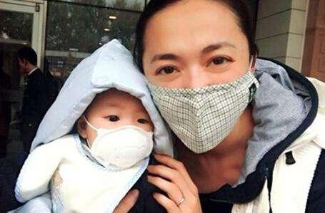 你的育儿经:幼儿园开学,家长最担心的事还是发生了:孩子蓝色口罩变成粉色