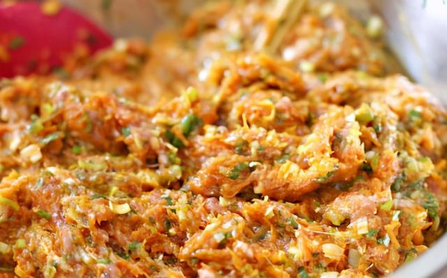 做羊肉馅饺子，牢记3个小技巧，饺子肉香十足，不怕膻味大