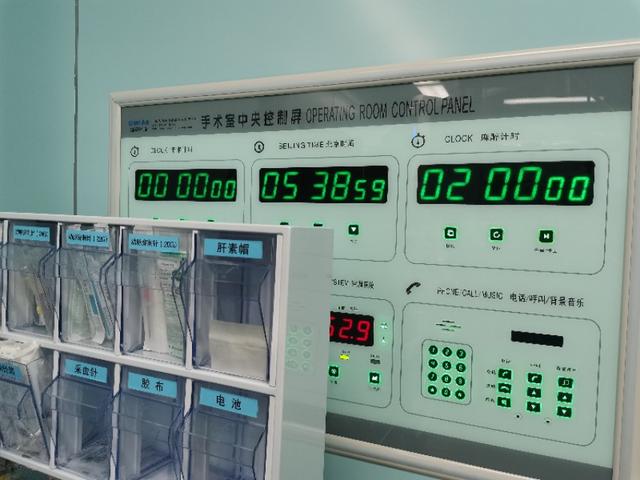 你的育儿经■体重仅2.6斤的小宝宝需要做手术，不开心
