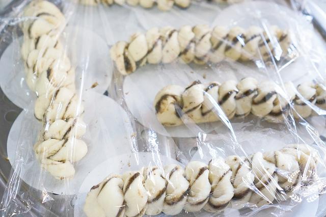 又香又甜的花卷，松软好吃，发酵一次就做好，网友：想吃