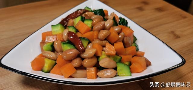 饭店拌花生为啥入味好吃？窍门原来在这里，咸香适口，越嚼越香