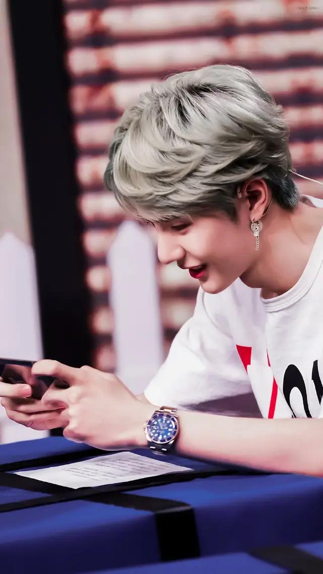 一博发博说了看一下谁在过节，我看是他自己在过六一偷笑！|fun娱乐