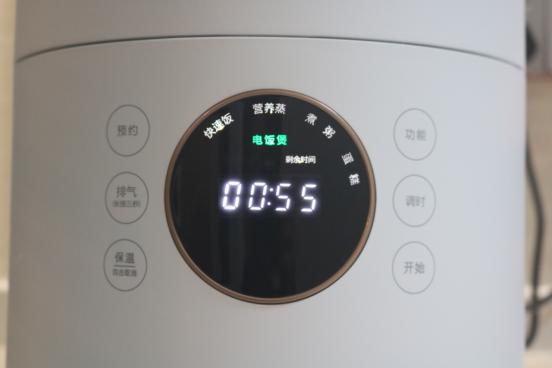 是电饭煲又是压力锅，臻米FY1技多不压身，让我爱上烹饪的感觉