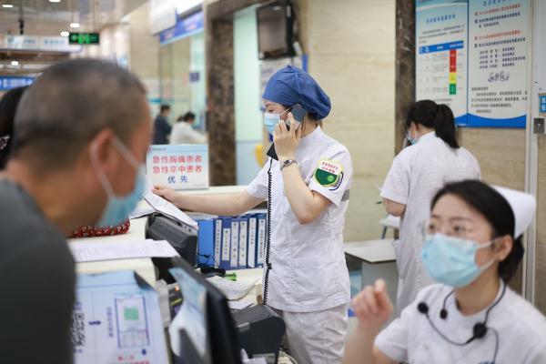 俊杰|国际护士节：走近急诊科护士日常