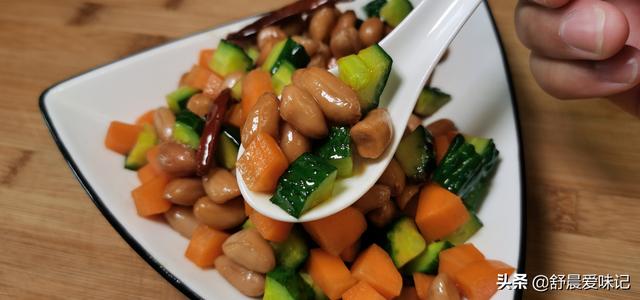 饭店拌花生为啥入味好吃？窍门原来在这里，咸香适口，越嚼越香