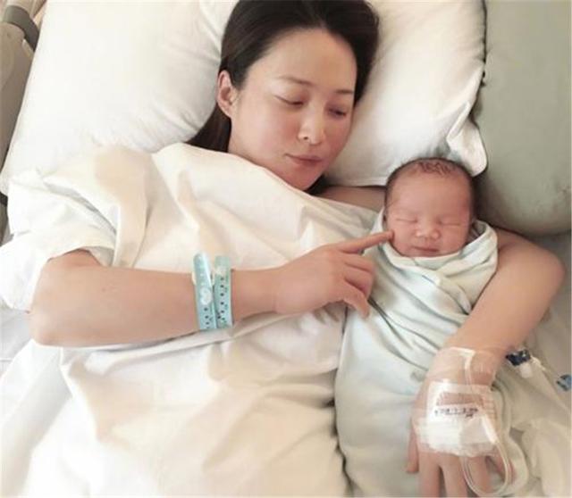 你的育儿经|婴儿出生后“剪脐带”疼吗？是宝宝疼还是妈妈疼？答案你可能不信