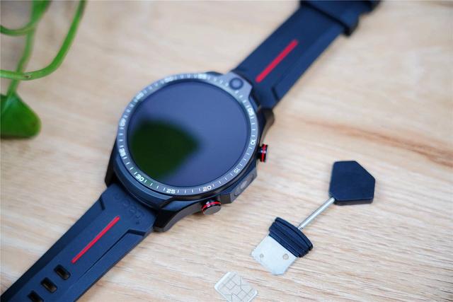 64G内存，双摄、支持独立通话、微信和，这是要取代手机吗