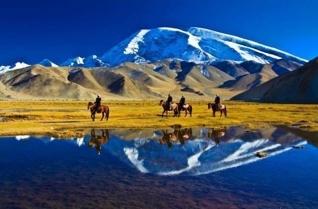 「暖先生格调」新疆有多美，从北疆到南疆，上帝打翻了调色盘