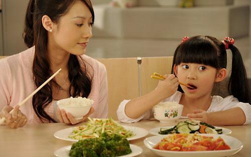 「超级宝妈」孩子越长大越丑？逃不掉这4种“坏习惯”，看看你家孩子中了没？