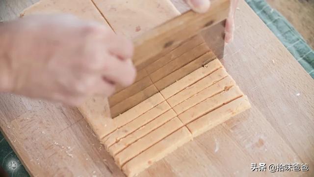 超级宝妈：箱一烤，就能品尝到可口的美食啦