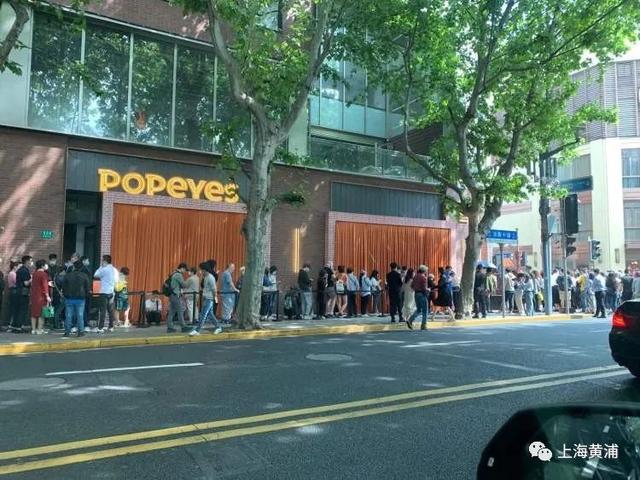 Popeyes|早上5点就有人排队的这家网红美式炸鸡店，下周推海鲜新品