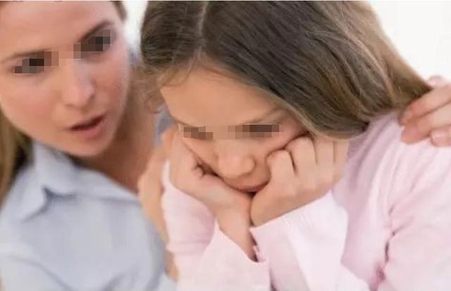 [你的育儿经]孩子幼儿园遇排挤有3个危害，家长可用这5个方式，帮孩子应对