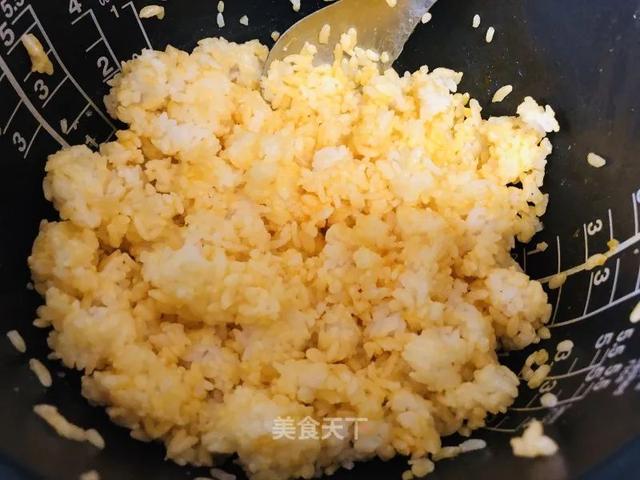 这样做出来的炒饭，简直不要太好吃！色香味俱全，好吃到舔盘