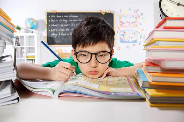 超级宝妈▲观摩了“神兽”上网课后，杭州老爸不淡定了！孩子是注意力缺陷或多动症？