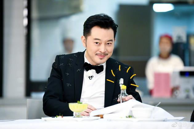 沙溢为蔡徐坤卖力宣传新歌 本尊亲切称呼＂沙子爹＂|东北网