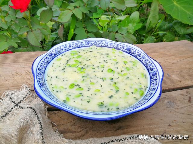 青椒|农村人真会吃，一碗面粉，一碗青豆，十分钟出一锅清新爽口的美食