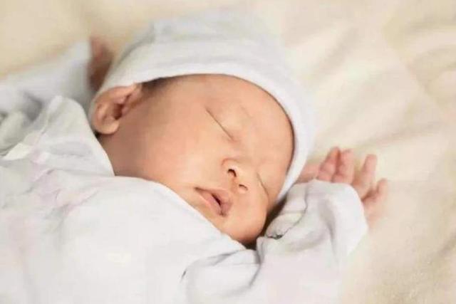 宝宝夜间惊醒是饿了？也有可能是这三种原因，家长需要重视