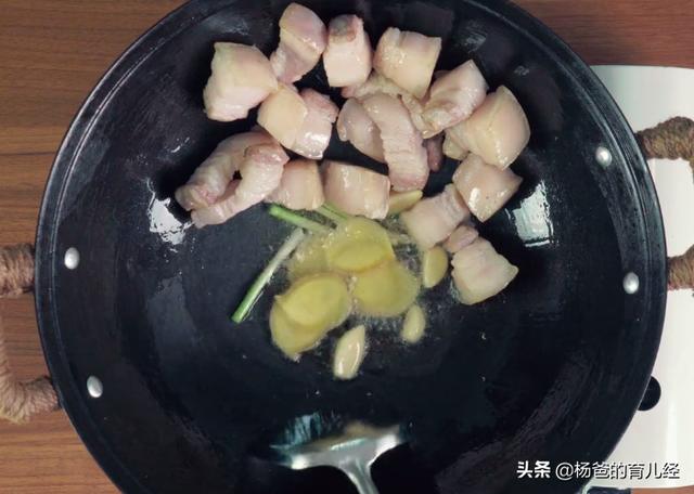 用可乐炖出来的红烧肉真好吃，鲜嫩营养，肥而不腻，孩子特喜欢