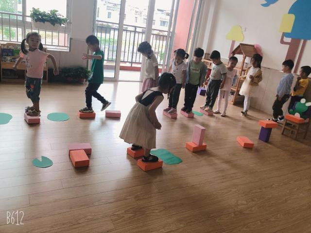 纯美小青年|马鞍山雨山区：采石幼儿园开展“青蛙跳荷叶”活动