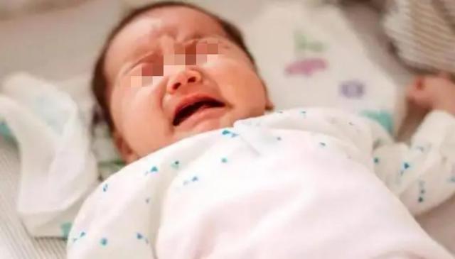 【超级宝妈】新生儿出生时对着妈妈笑，护士反手给了一巴掌，妈妈却连忙道谢