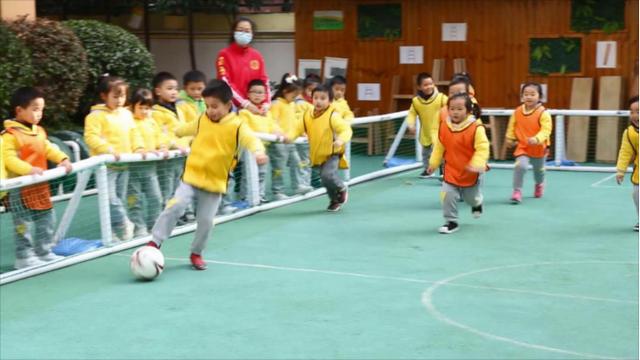 幼儿足球嘉年华 快乐时光炫彩童年