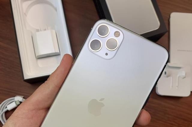 面对一众5G手机围剿，iPhone11霸榜双十一，降价是王牌