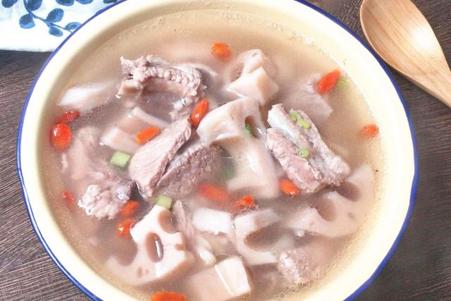 【天使宝贝】这四种汤很适合孕妇喝,家人赶快学起来做给准妈妈,营养师力推