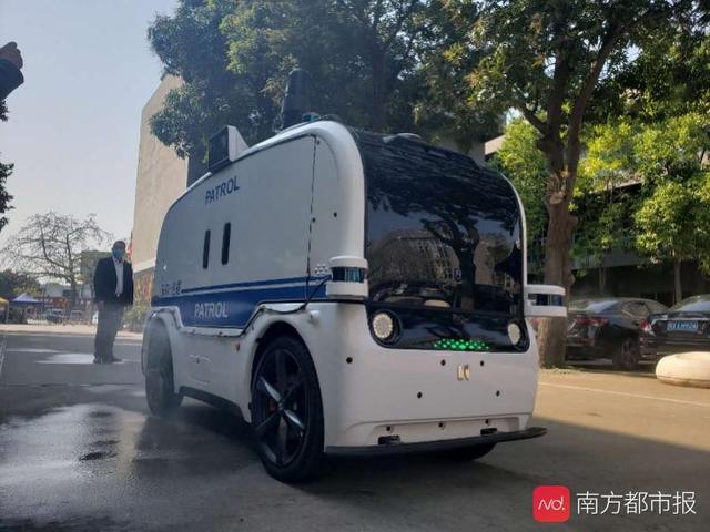 [南方都市报]消毒、测体温、巡逻……顺德设计的这款无人驾驶消毒车很硬核