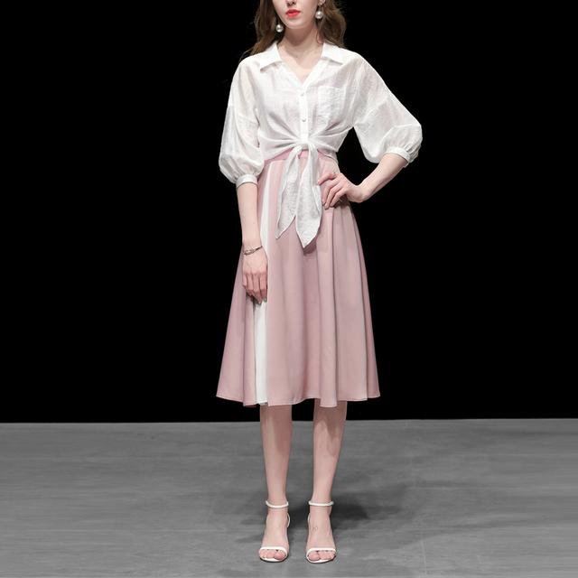 普拉达女王夏季的明媚与衬衫有关，各色小衫搭配出的风情也令人着迷