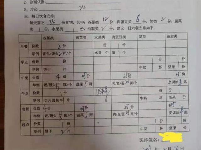 「超级宝妈」孕妈穿上准爸爸新衣，瞬间变成“大老板”，网友：全网最美将军肚
