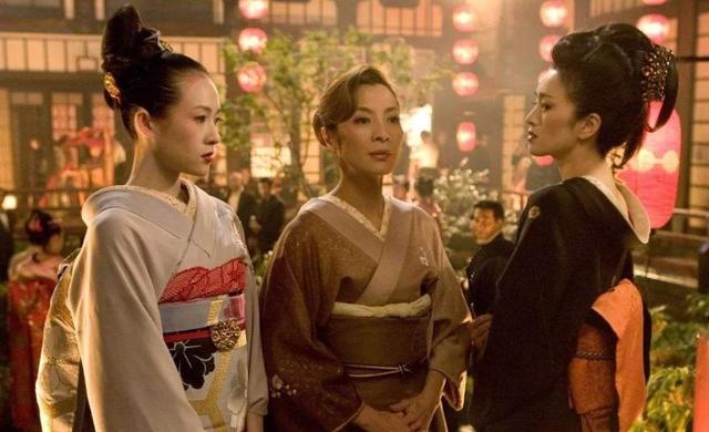 资讯早知道@红人馆 | 赵丽颖的头只有你的口罩一半大