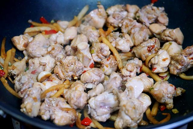 冬天滋补多吃这个肉，口感嫩滑，味道鲜香，就是少见