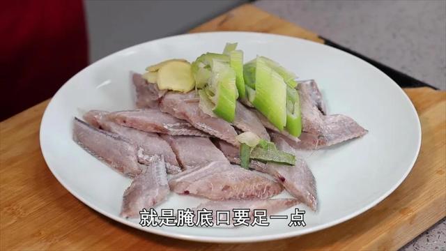 做红烧肉炒糖色，这一步10人9错，难怪做出的肉又苦又柴