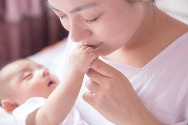 [扬眼]产后上班，新手妈妈如何“喂奶瘦身两不误”