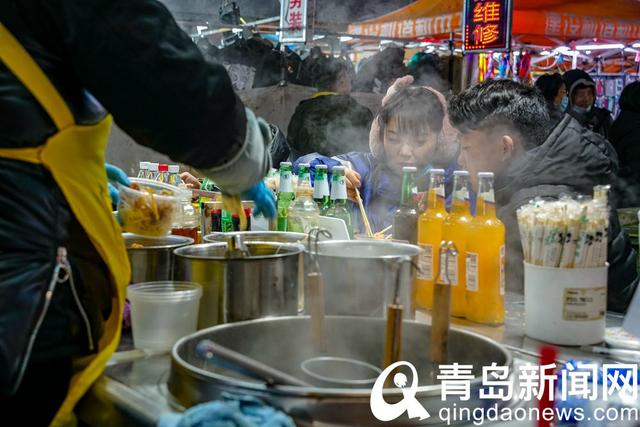 台东夜市 热气腾腾的小吃为人们驱除寒冷带来快乐